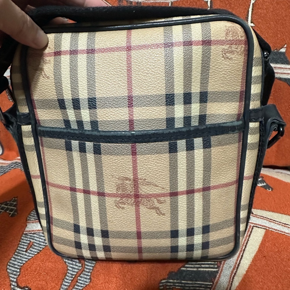 BURBERRY ❤️🌟CHECK PATTERN MESSENGER BAG ⭐️ - Picture 2 of 10